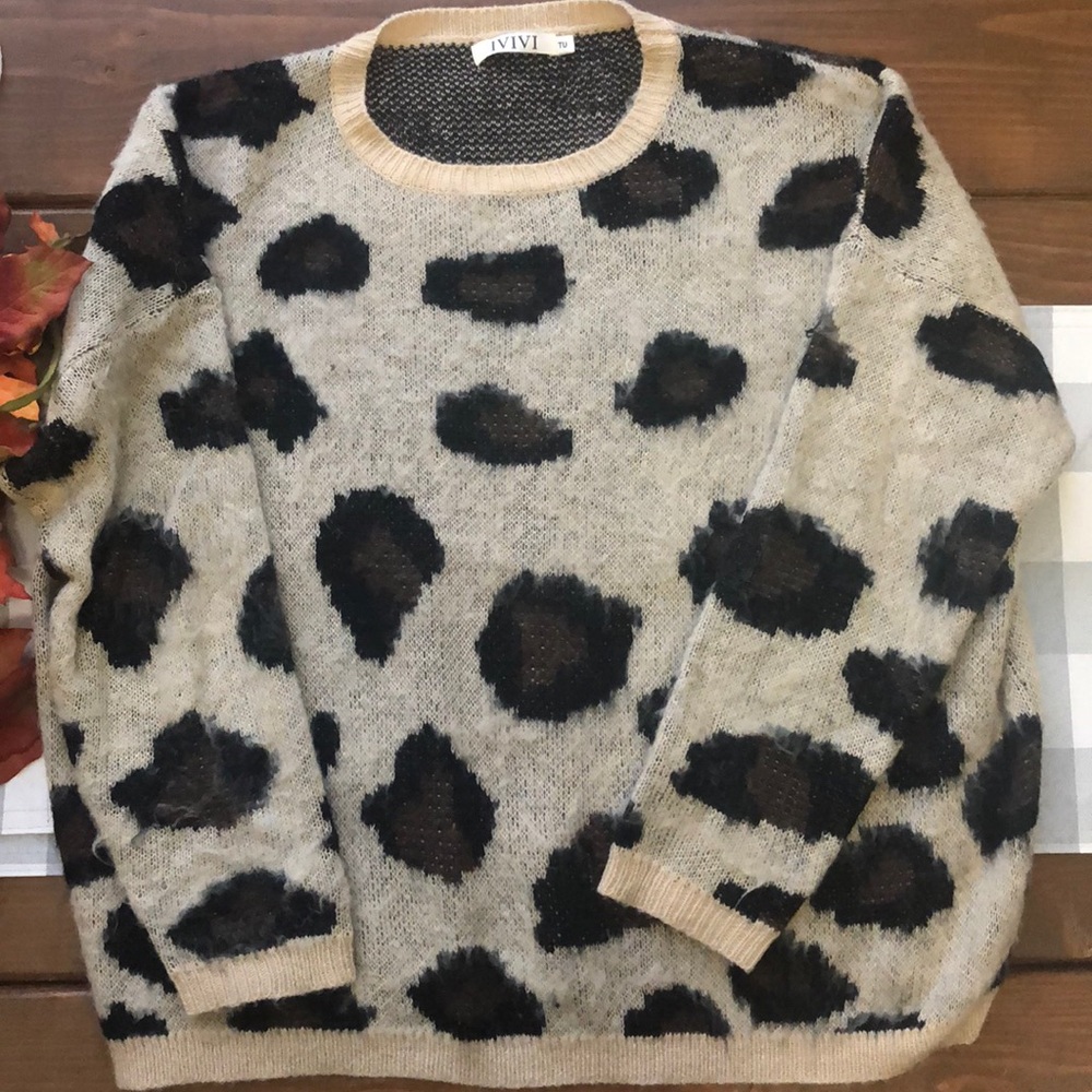 Leopard print acrylic sweater